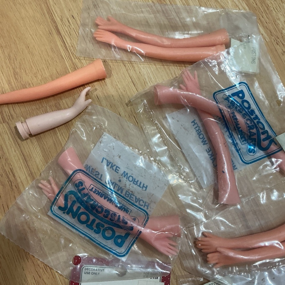 Lot Of Doll Parts, Arms And Hands, Most New In Package 10+ Pieces - Picture 3 of 7